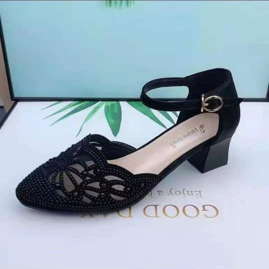 Kup jedno, drugie dostaniesz gratis🔥🔥2025 Nowe skórzane sandały damskie z nowymi kryształkami