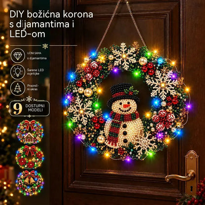 🎄 Božićni vijenac „uradi sam” s dijamantima, biserima i LED lampicama! Izdržljiva akrilna podloga · 9 blagdanskih motiva · Savršen ukras za vrata, zidove i prozore · Poklon od srca!