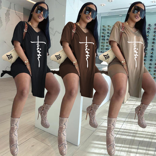 👗【Top + spodnie】 Zestaw T-shirt i szorty z dekoltem w szpic i nadrukiem w litery--3667939