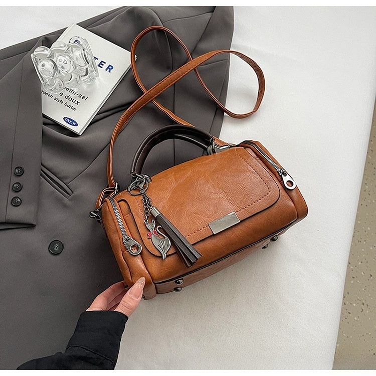 2026 Dámska crossbody taška — retro dizajn s strapcami, jednoliate patchwork prevedenie